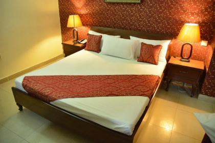 Mars Hotel Lahore - image 1