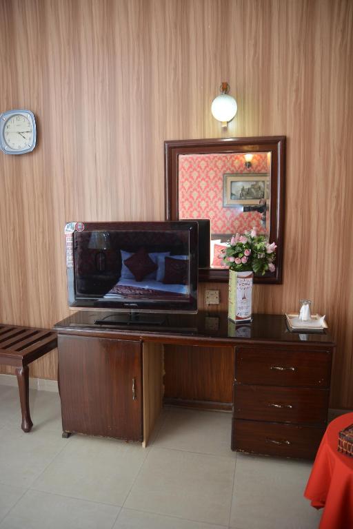Mars Hotel Lahore - image 4