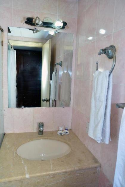 Mars Hotel Lahore - image 6