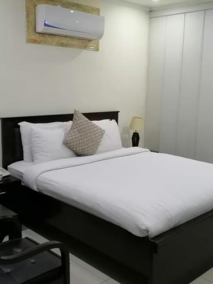 Signature Inn - image 11