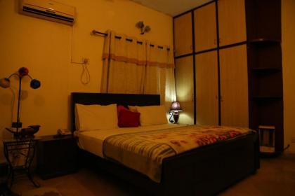 Hotel Sweet Inn - image 2