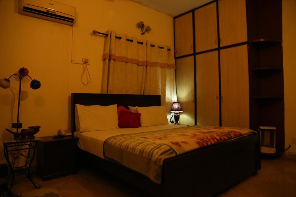 Hotel Sweet Inn - image 2