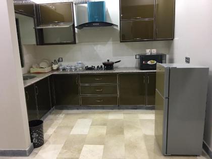 Apartment near Shaukat Khanum - image 10