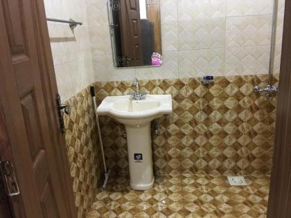 Apartment near Shaukat Khanum - image 12