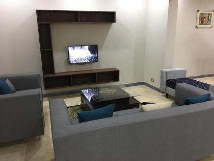 Apartment near Shaukat Khanum - image 5