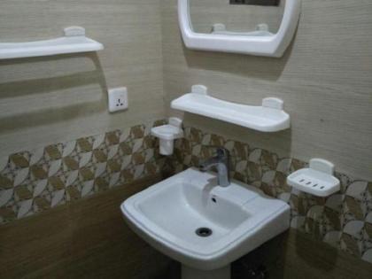 Royalton Inn Hotel - image 16