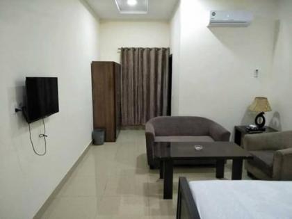 Royalton Inn Hotel - image 18