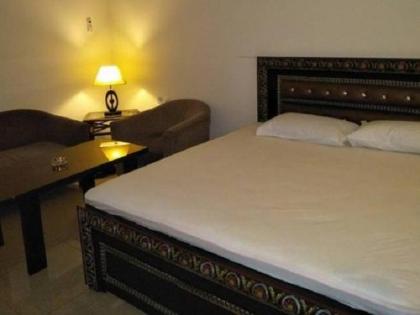 Royalton Inn Hotel - image 2