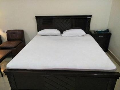 Royalton Inn Hotel - image 3
