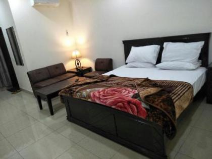Royalton Inn Hotel - image 4