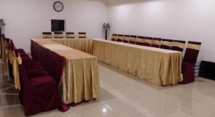 Royalton Inn Hotel - image 7