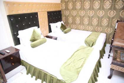 Hotel Premier Inn Gulberg - image 15