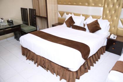 Hotel Premier Inn Gulberg - image 18