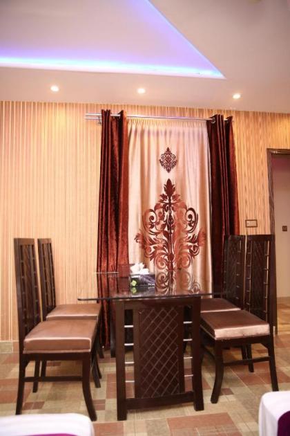 Hotel Premier Inn Gulberg - image 19