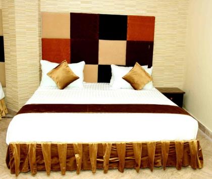 Hotel Premier Inn Gulberg - image 2