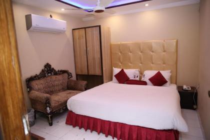 Hotel Premier Inn Gulberg - image 20