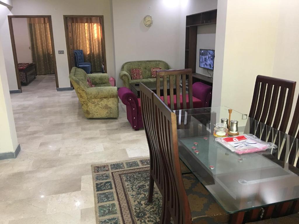 Spacious Apartment in Johar Town - image 5