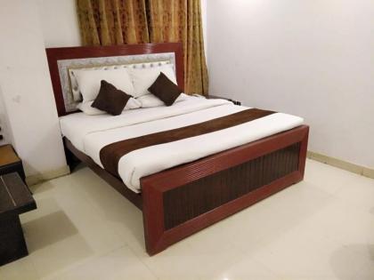 The Rich Hotel - image 2