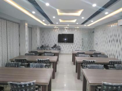 The Rich Hotel - image 4