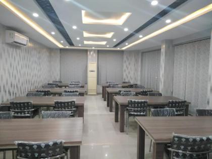 The Rich Hotel - image 6