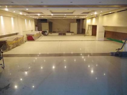 The Rich Hotel - image 7