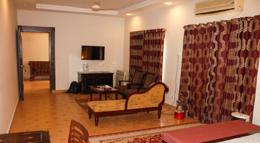 Shelton House - image 7