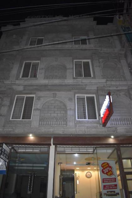 Fortville Hotel - image 1