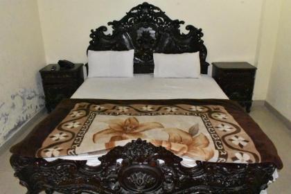 Fortville Hotel - image 3