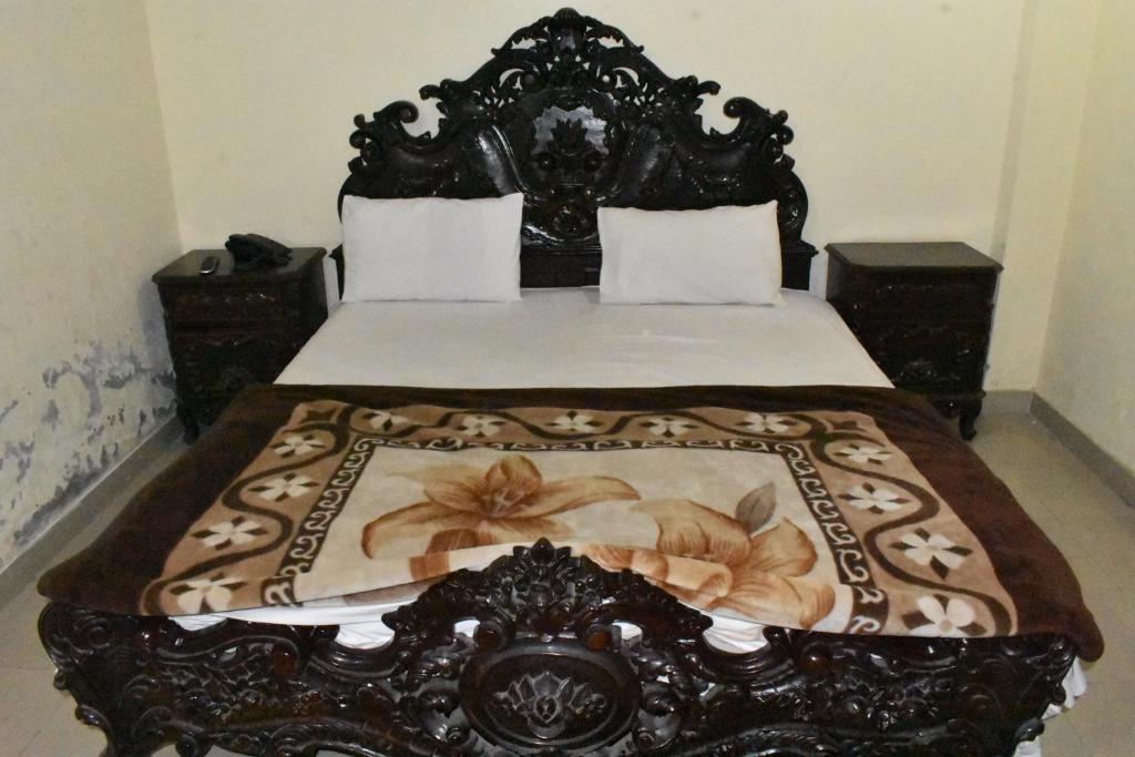 Fortville Hotel - image 3