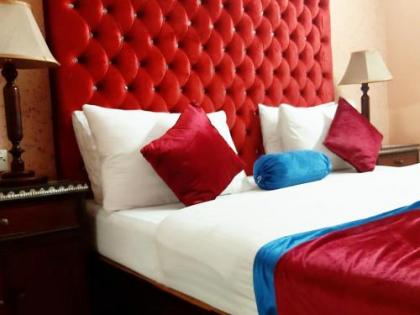 New Pakeeza Hotel - image 1