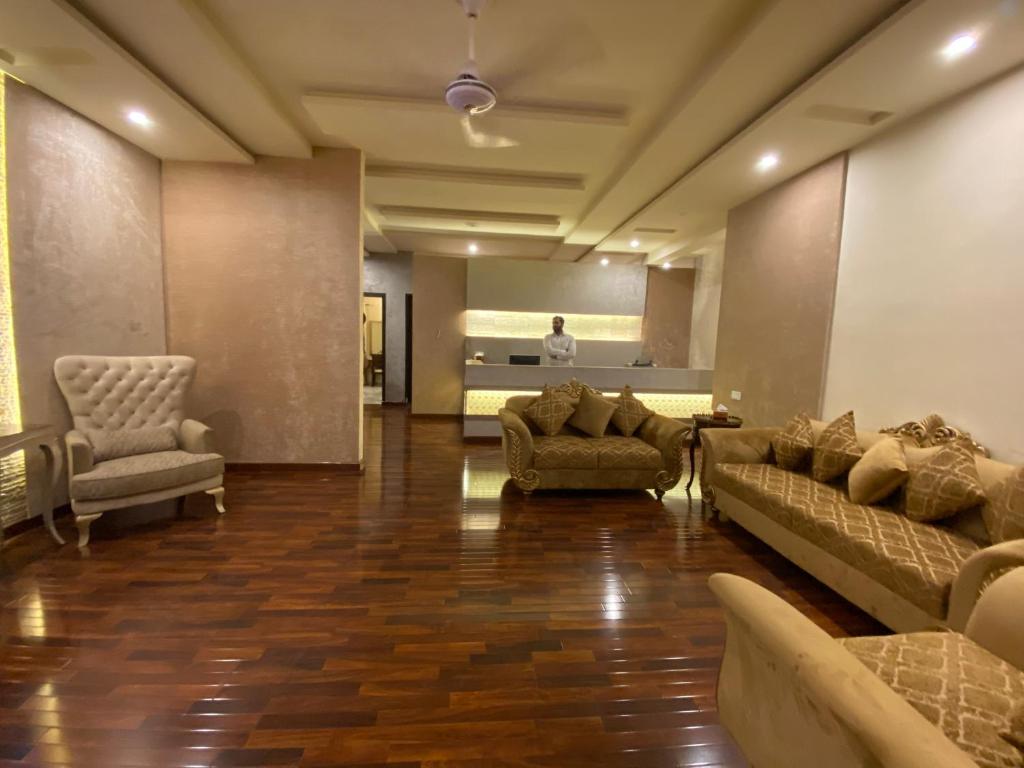Shelton Rezidor Lahore - image 6