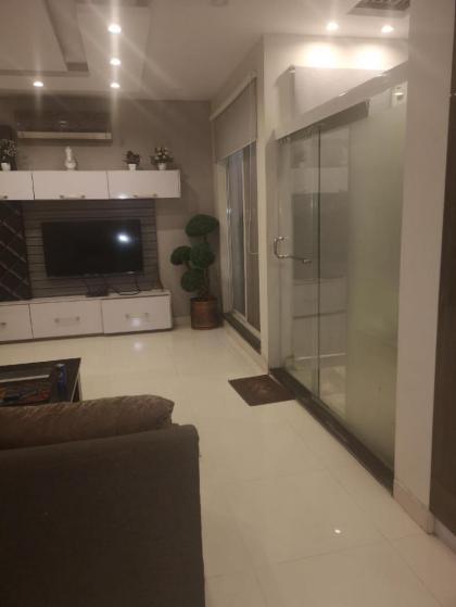 Luxury studio furnished apartment - image 4