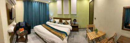 Hotel Holiday - image 10