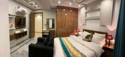 Hotel Holiday - image 11