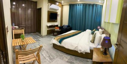 Hotel Holiday - image 12