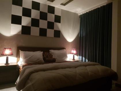 Hotel Holiday - image 8