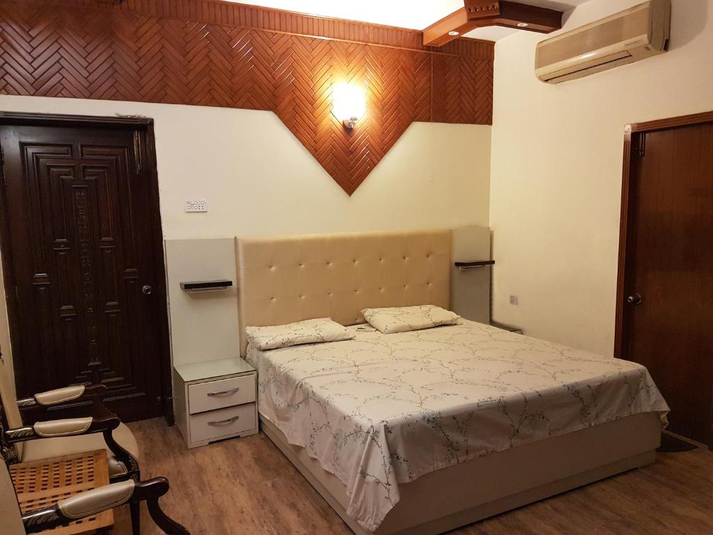 5 Bedroom Apartment in Gulberg II - main image