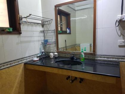 5 Bedroom Apartment in Gulberg II - image 6