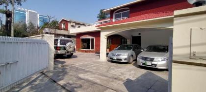 Hotel Gulberg Grand - image 2