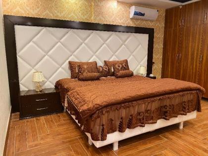 Burj Al Bahria Town Luxury Suites - image 3