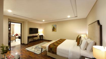 Ramada by Wyndham Lahore Gulberg II - image 12