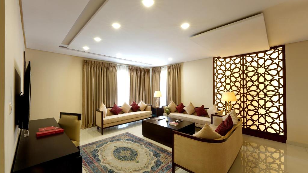 Ramada by Wyndham Lahore Gulberg II - image 2