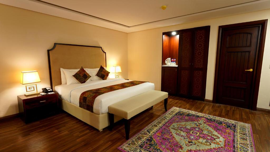 Ramada by Wyndham Lahore Gulberg II - image 5