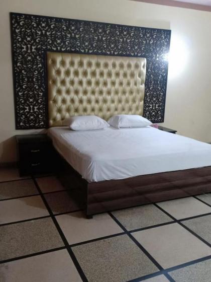 New Moon Soon Hotel - image 15