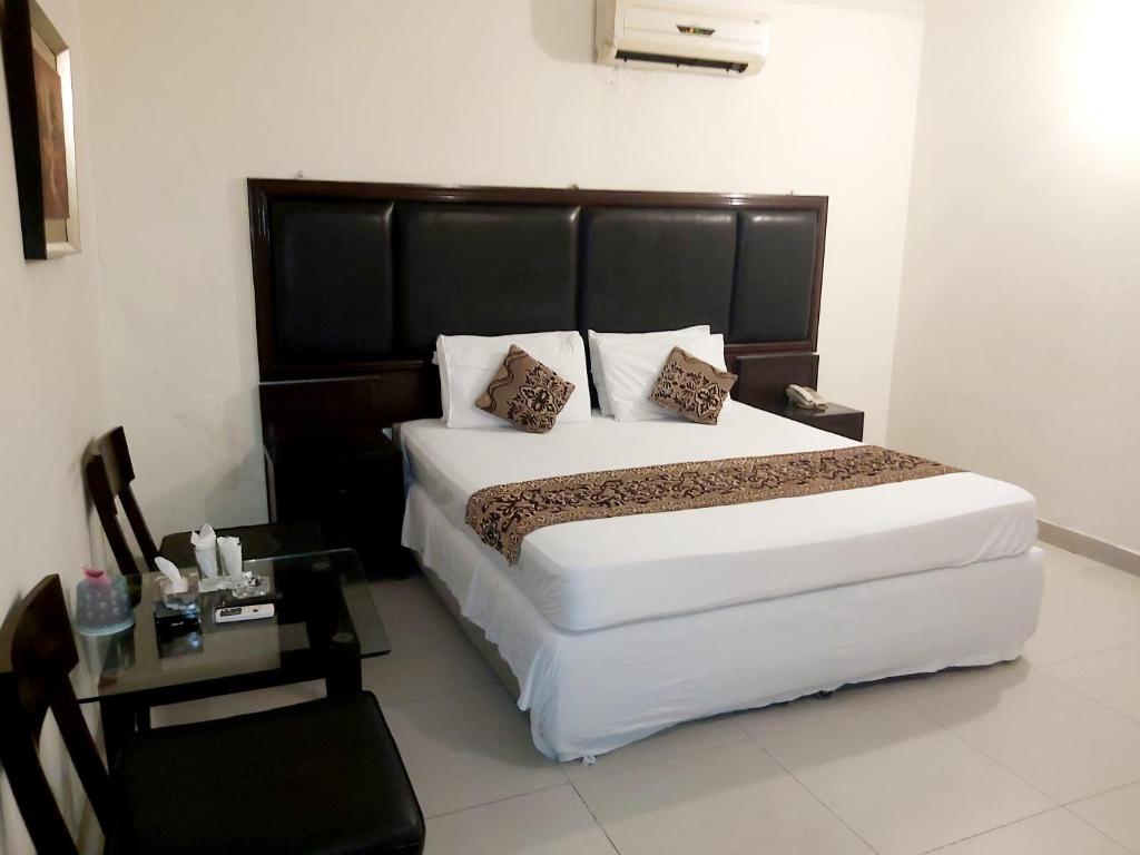 New Look Hotel - main image
