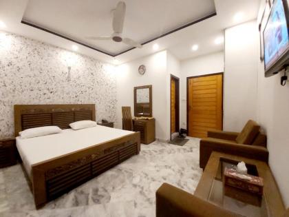 Hotel Pakeeza One - image 1
