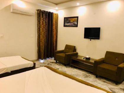 Hotel Pakeeza One - image 7