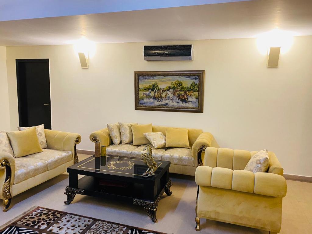 Royal Two Bed Luxury Apartment Gulberg - main image