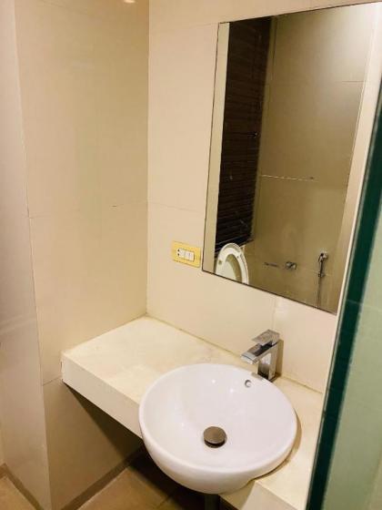 Royal Two Bed Luxury Apartment Gulberg - image 10