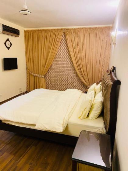Royal Two Bed Luxury Apartment Gulberg - image 15